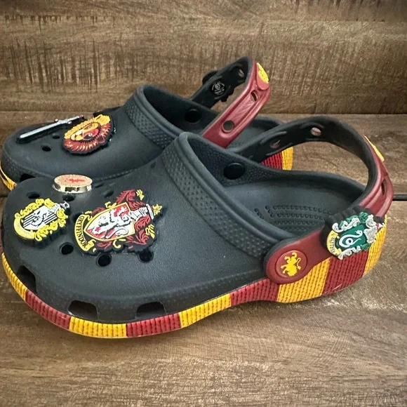 Crocs | Kids Harry Potter Gryffindor Classic Clog - Picture 2 of 7